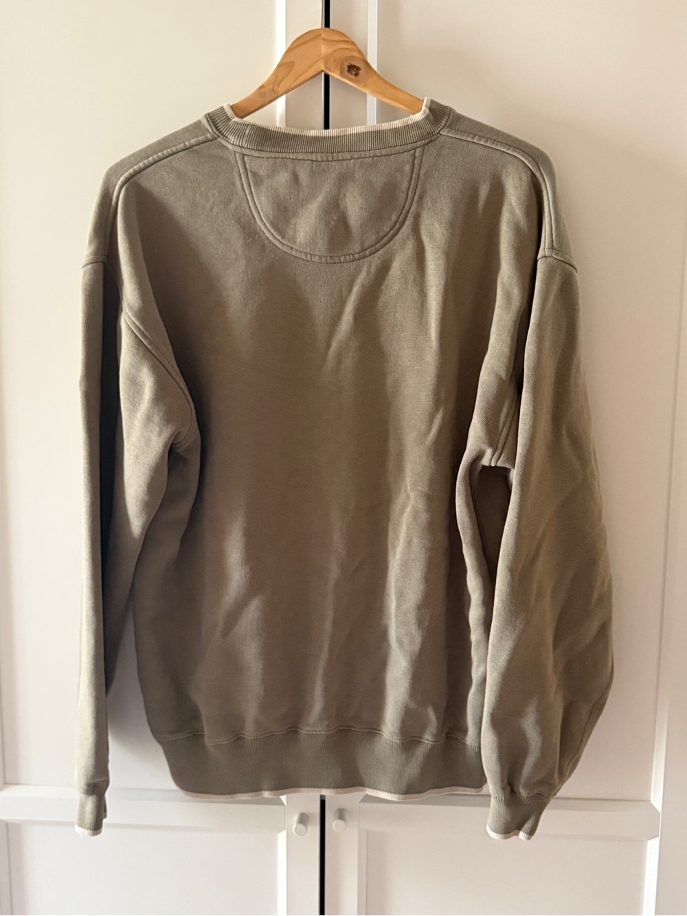 Vintage Embroidered Crew Neck Sweatshirt. Size M. - Picture 2 of 5